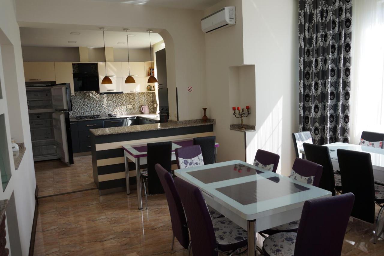 Villa Qero Batumi Bagian luar foto