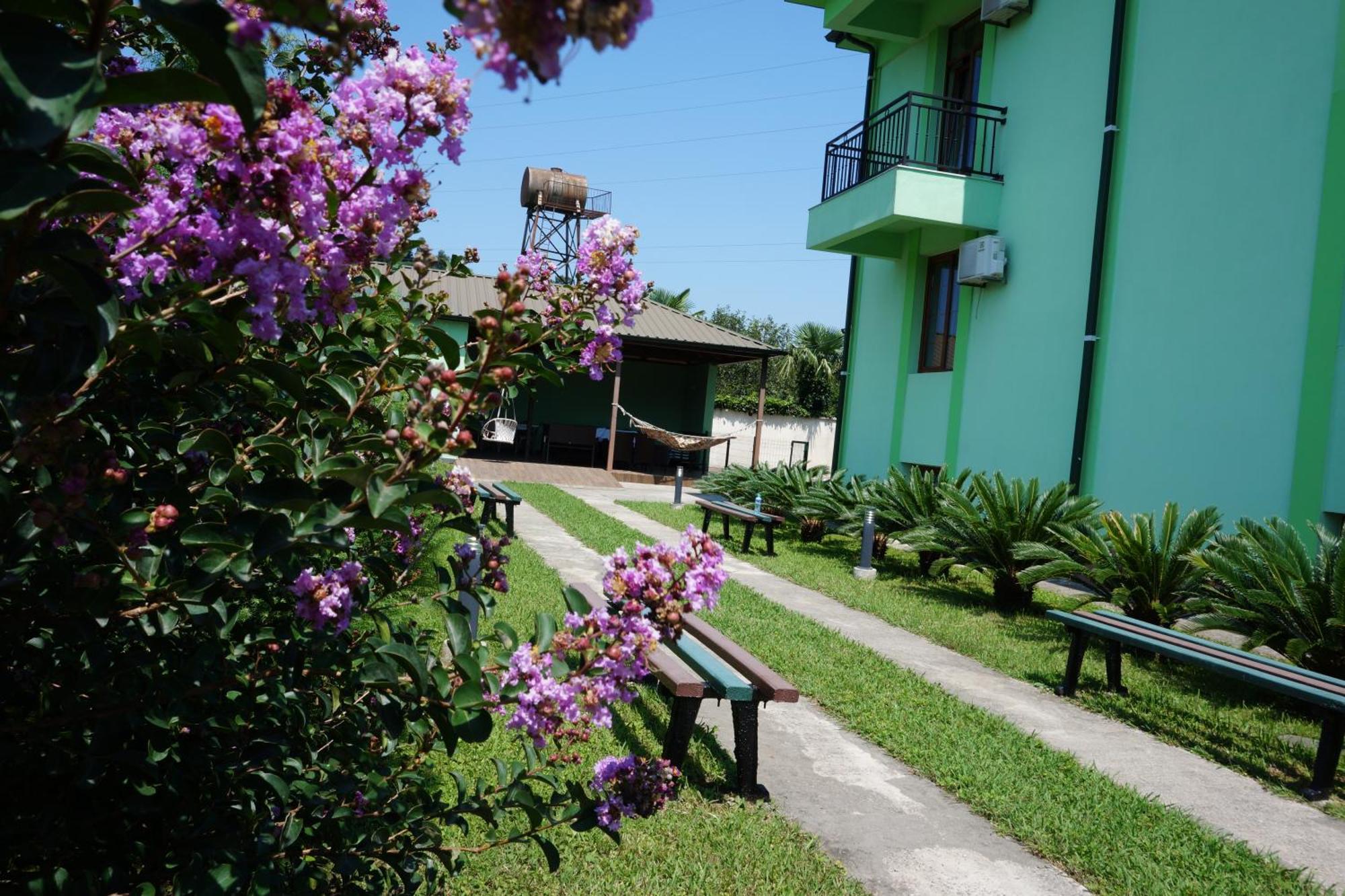 Villa Qero Batumi Bagian luar foto