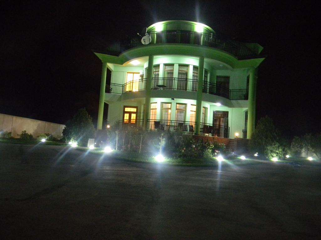 Villa Qero Batumi Bagian luar foto