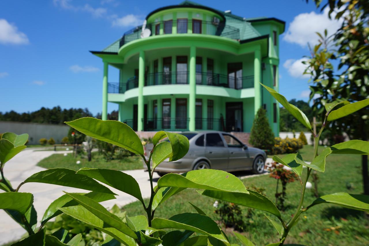 Villa Qero Batumi Bagian luar foto