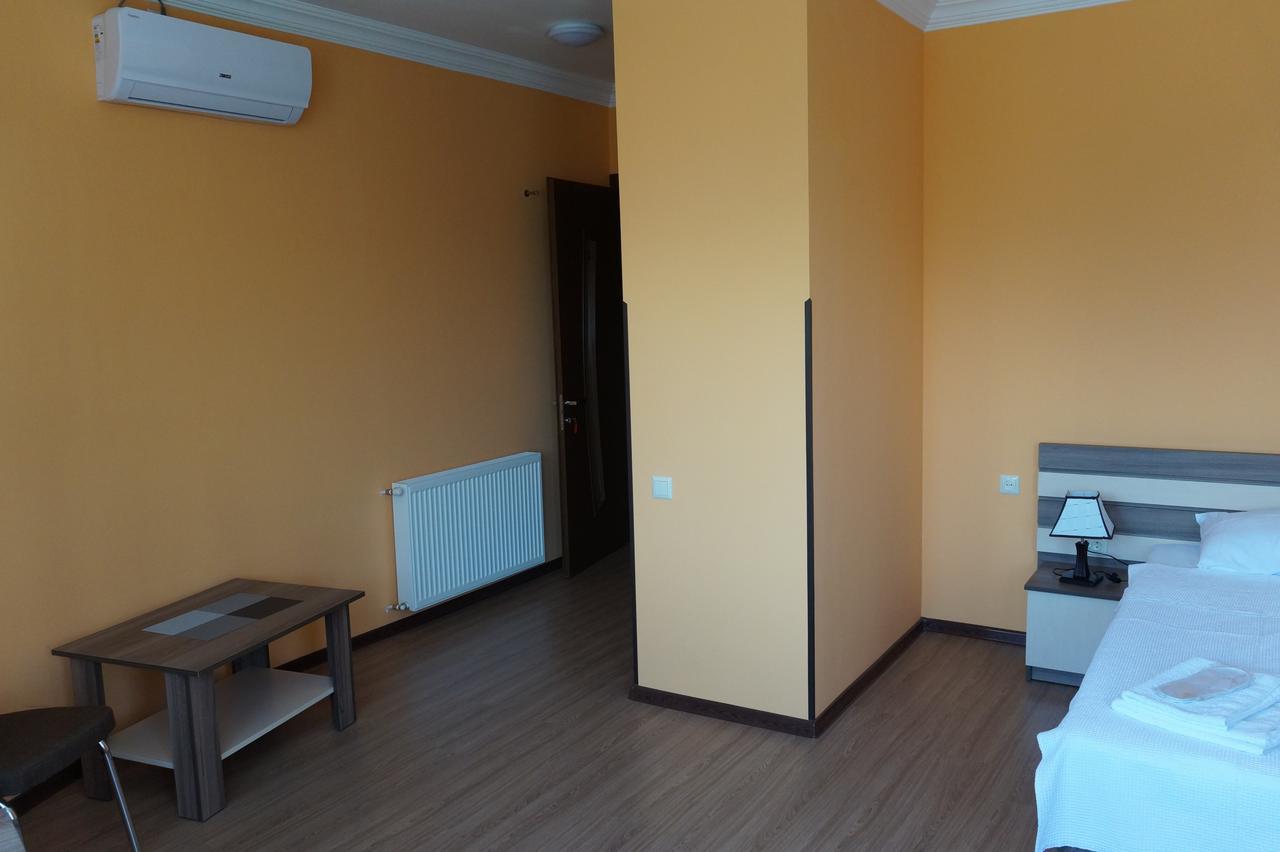 Villa Qero Batumi Bagian luar foto