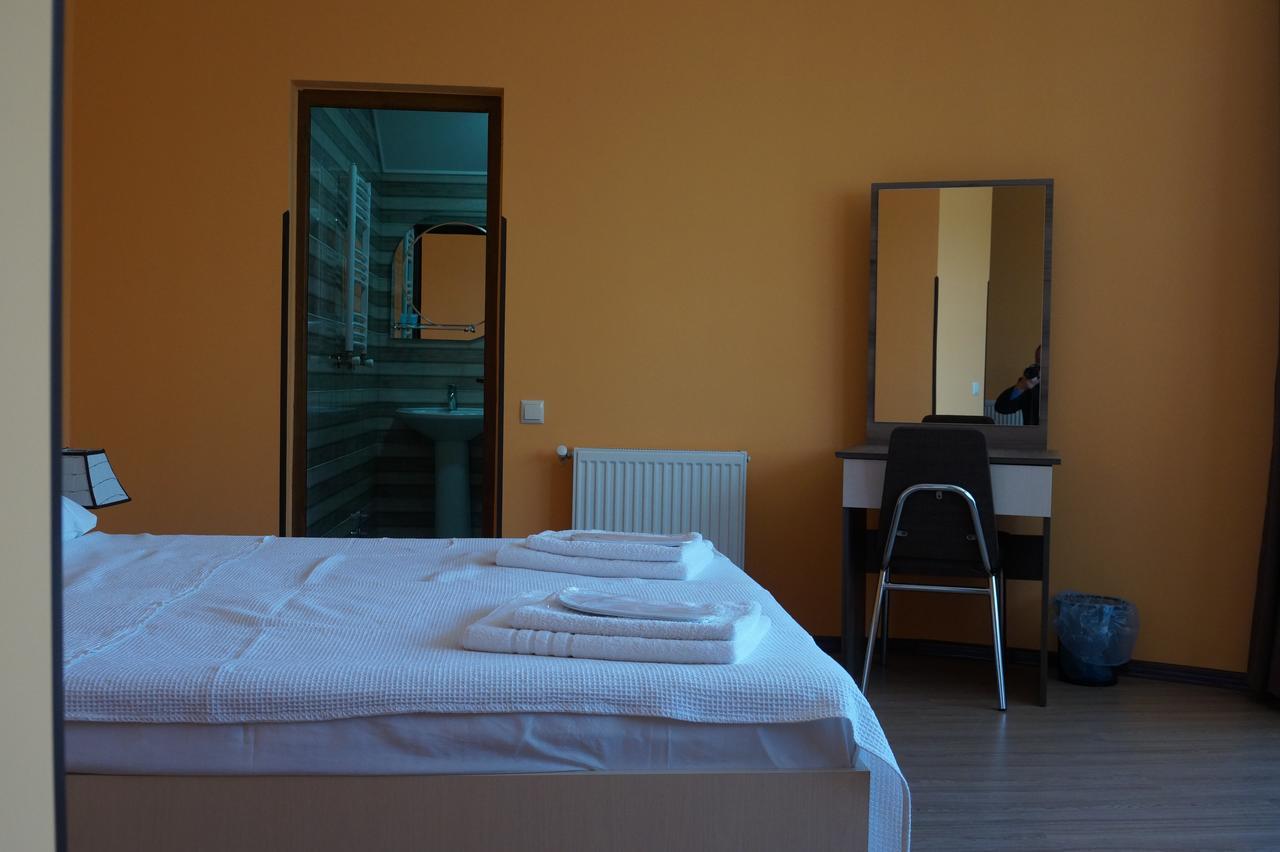 Villa Qero Batumi Bagian luar foto