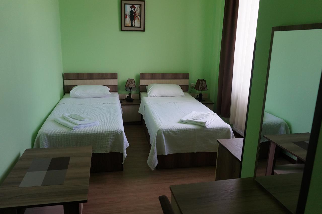 Villa Qero Batumi Bagian luar foto